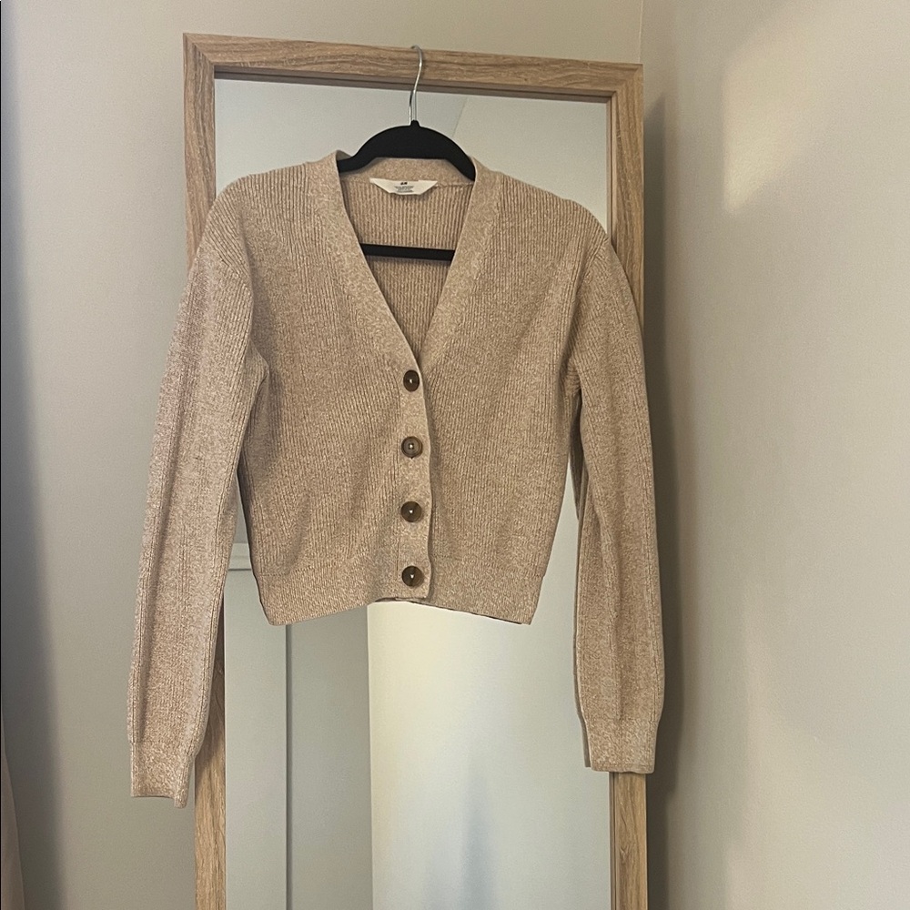 Women’s Cropped V-Neck Button Front Cardigan Sweater - Beige
